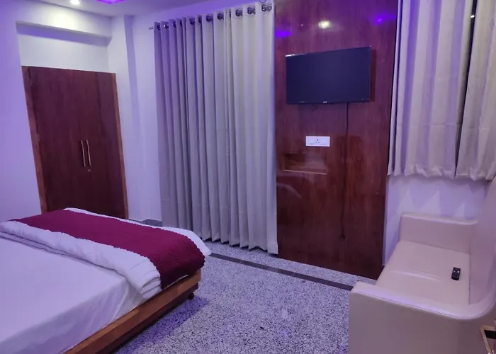 Hotel Diamond & Restaurant Sikar