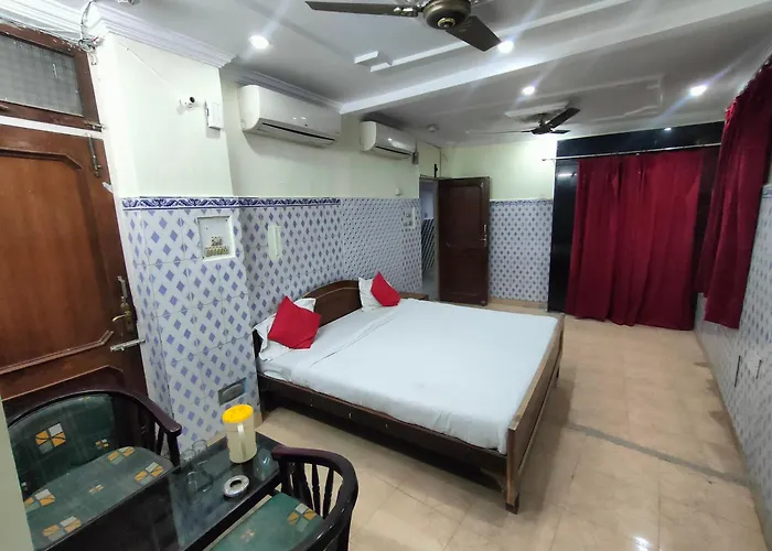 Hotel Naznin Palace & A/C Banquet Lucknow