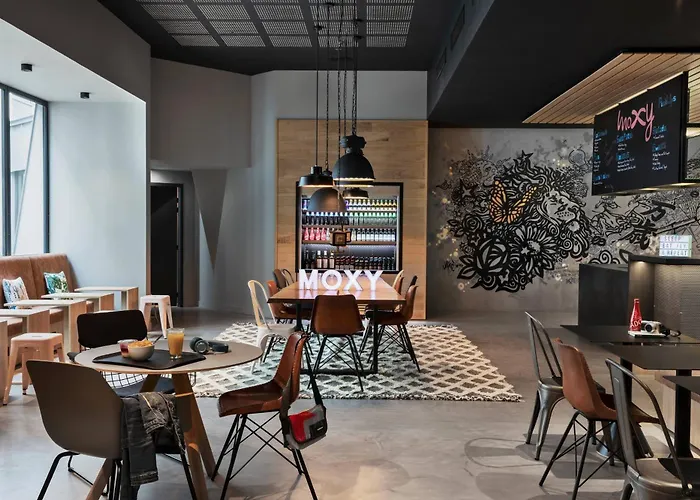 Hotel Moxy Lyon Airport à Colombier-Saugnieu