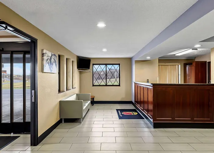 Super 8 By Wyndham Amsterdam Hotel