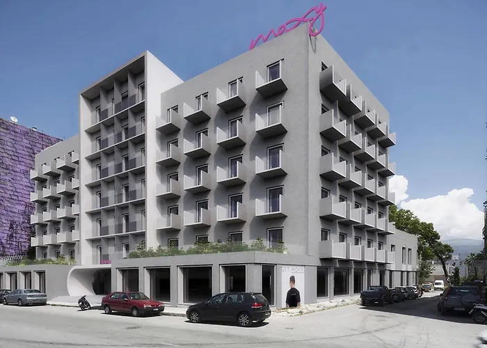 Hotel Moxy Patra Marina