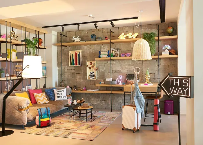 Hotel Moxy Patra Marina