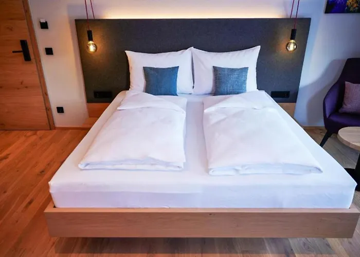 Wellness Und Brunch Hotel Morgenzeit Beheizter Naturteich Genuss Fruehstueck Bis 13 Uhr Hochkoenig Sommercard Maria Alm am Steinernen Meer