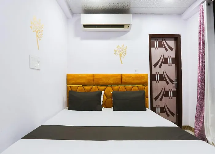 Flips With Mykonos Guest House New Delhi