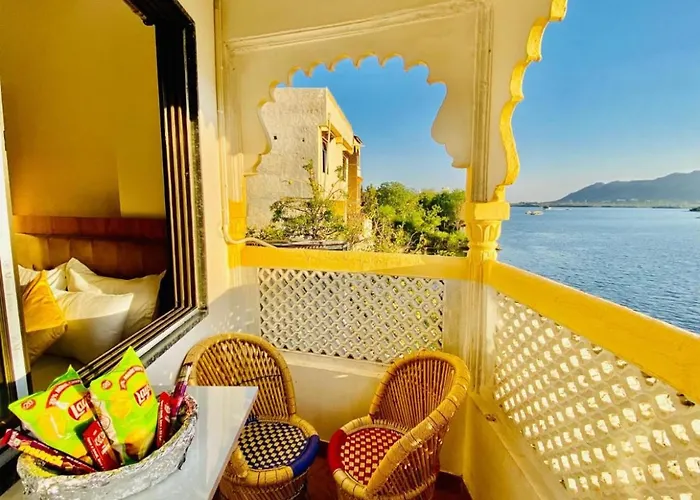 Vallabhgarh A Lake Facing Balcony Udaipur