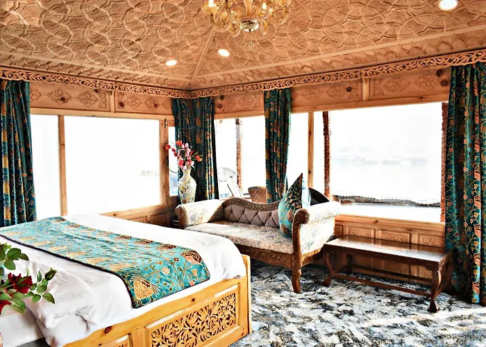 Heritage Amina Group Of Houseboats Srinagar 