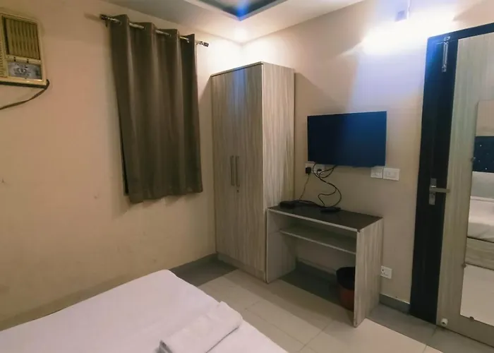 Hotel Luxury Inn Adarsh Nagar Metro Pillar No 100 Delhi 
