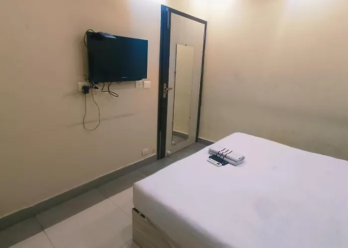 Hotel Luxury Inn Adarsh Nagar Metro Pillar No 100 Delhi 