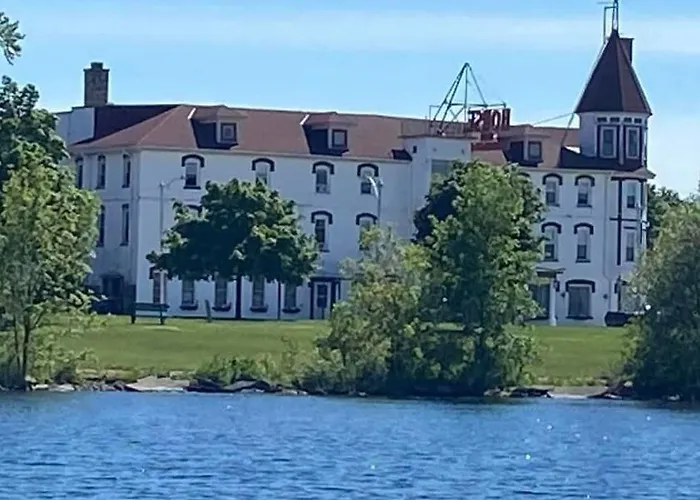 Historical Hotel - House Of Ludington Escanaba