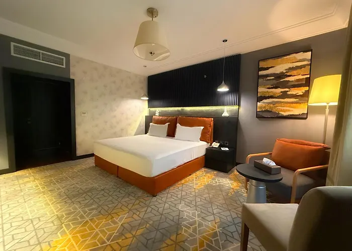 Crown Town Hotel Cidde