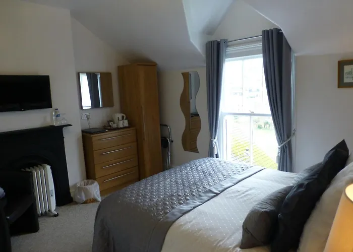 Bryn Derwen Guest House Conwy