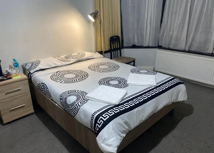 371 Cranbrook Rd Ig2 Hotel Ilford