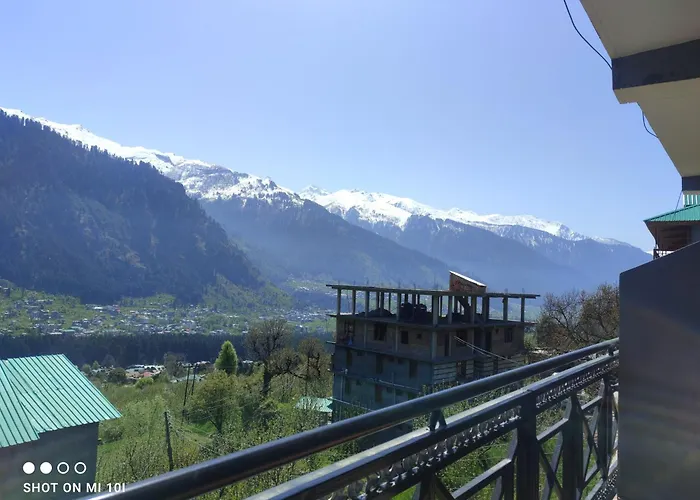 Krishana Cottage A Pure Veg !!!300 M From Hadimba Temple!!!Balcony Rooms!!!Veg Restaurant!!!Couple Friendly!!!Family Cottage!!! Manali 