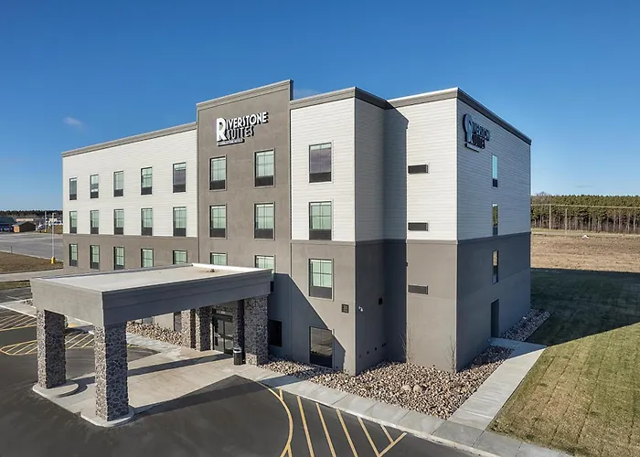 Riverstone Suites By Cobblestone Hotels - Chippewa Falls