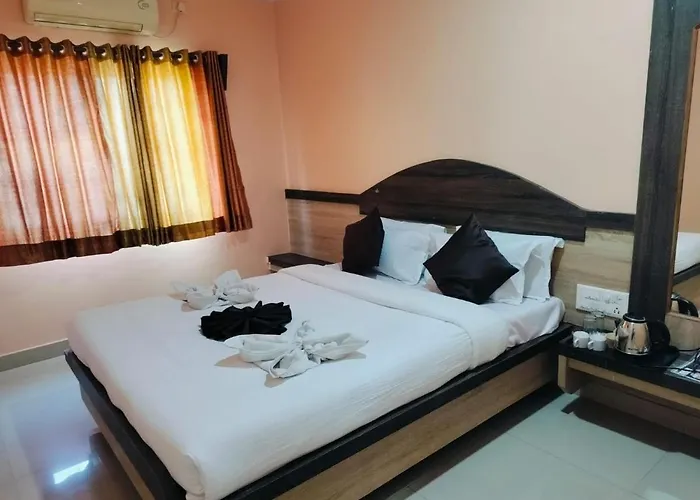 Hotel Sai Laxmi- Walkable Distance From Sai Baba Temple Shirdi