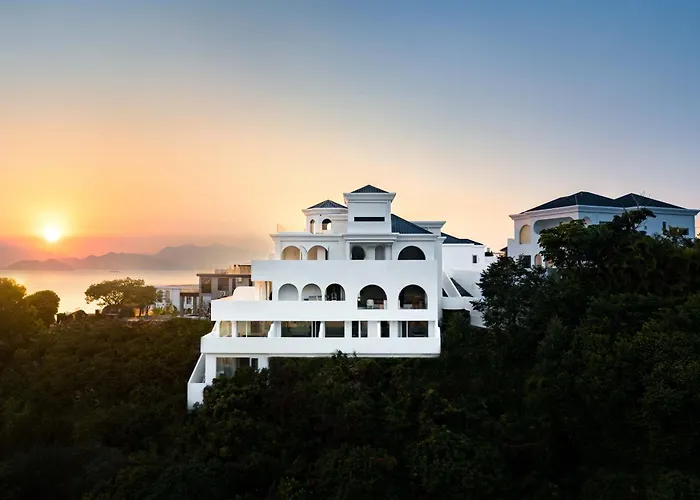 Miyue Shenzhen Blue And White Holy Island Cliff Pool Hotel
