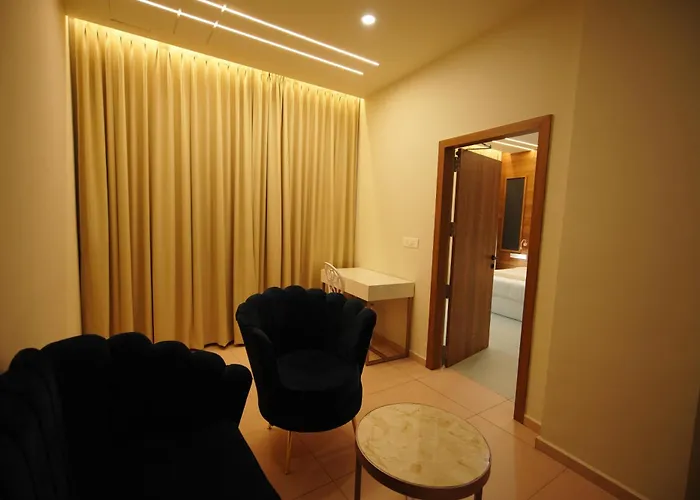 Sreevalsam Grande Hotel Pathanamthitta