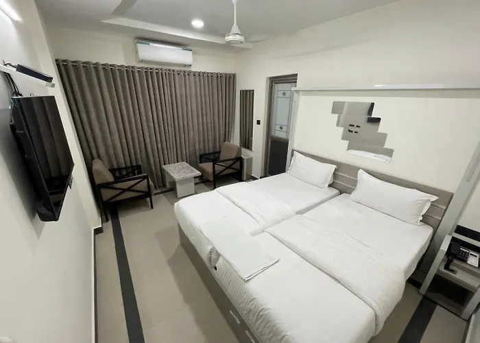 Sr Hotel Anakapalle