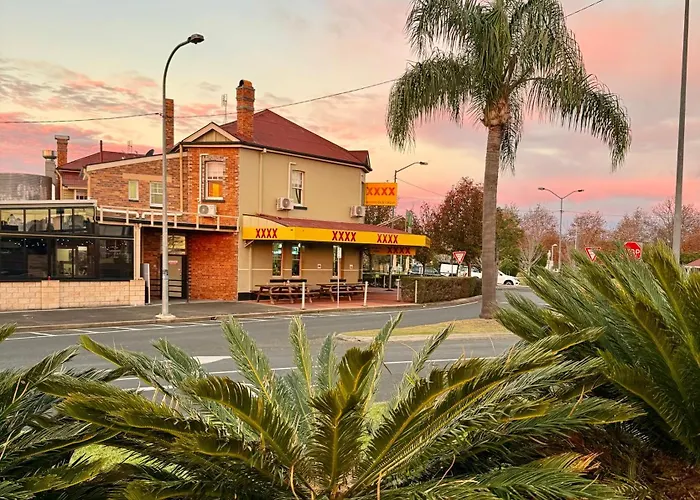 Grand Old Crow Hotel Crows Nest