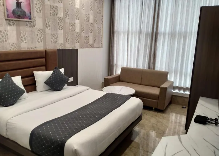 Hotel Lee Pride Anand