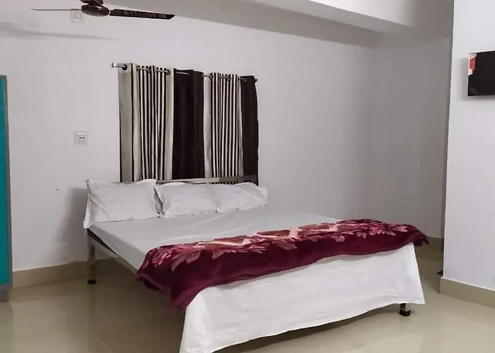 Trinayani Lodge Tarapith
