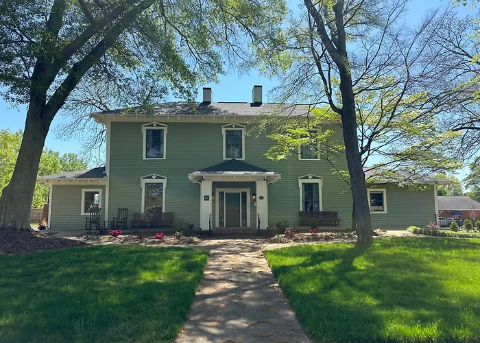 The Opal And West House Bed & Breakfast Shelby