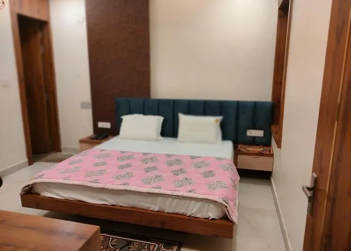Hotel S3 Jhansi