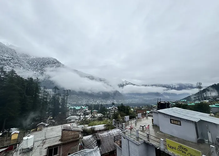 Whistling Wood By Sky Group Hotel Manali 