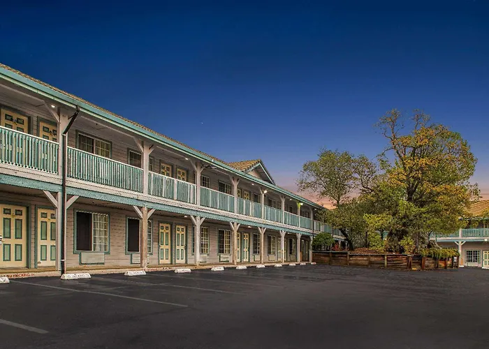 Super 8 By Wyndham Auburn Hotel