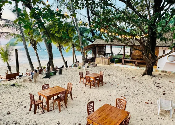 Sunny Cove Beach Resort Koh Phayam