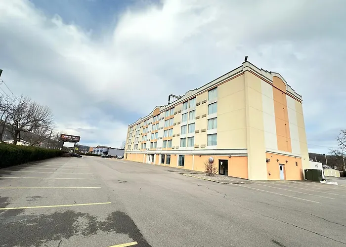 Finger Lakes Inn & Suites Bath