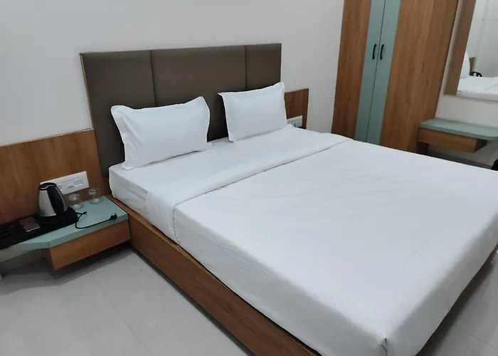 Hotel Amrutam And Guest House Tharad