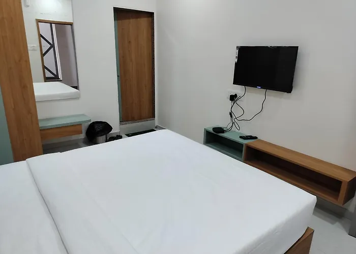 Hotel Amrutam And Guest House Tharad