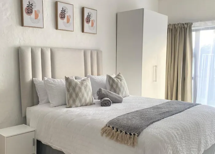 Cozy Corner Hotel East London