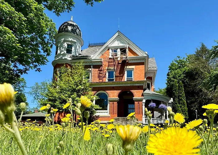 The Edwards Waterhouse Inn Fredonia