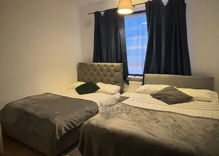 Fleetway Private Quadraple Room In Central London