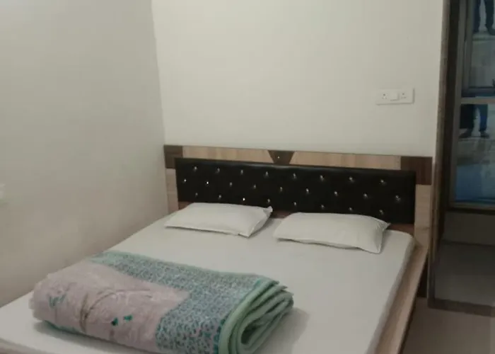 Laddu Gopal Guest House Khatu