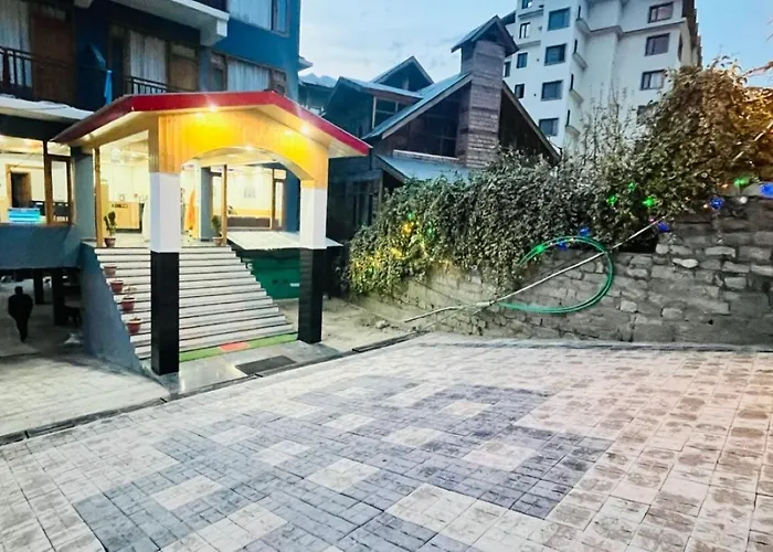 Hotel Sakura Palace Manali 