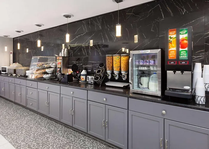 Baymont By Wyndham Warrenton Hotel