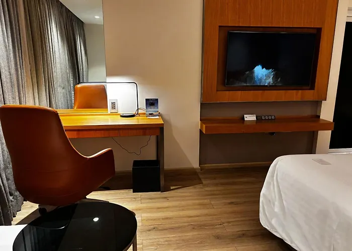Courtyard By Marriott Nashik Hotel