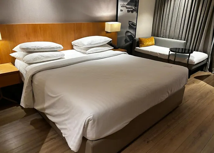 Courtyard By Marriott Nashik Hotel