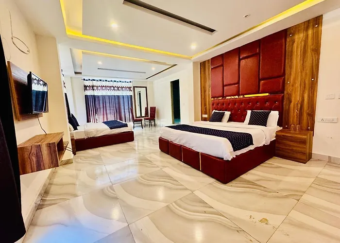 Royal Majestic View Point Lodge Manali 