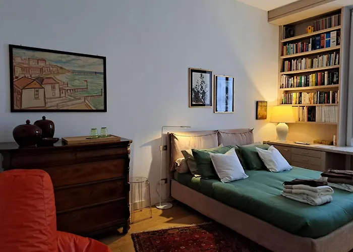 Casa Mari - Free Secure Parking, Breakfast, Private Bathroom, Wifi, Garden, Aircon, 5 Min Walk To Metro And Train Station Milan