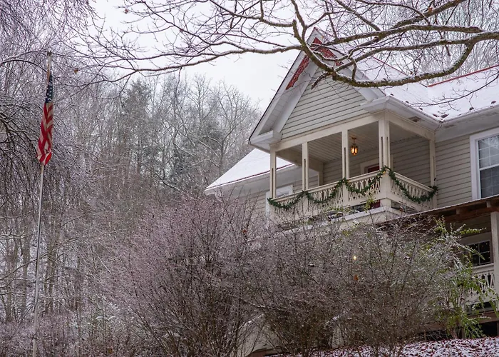 Moore House Inn & Cabins Marlinton