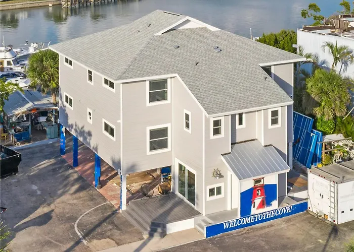 Chadwick Cove Marina Aparthotel Englewood