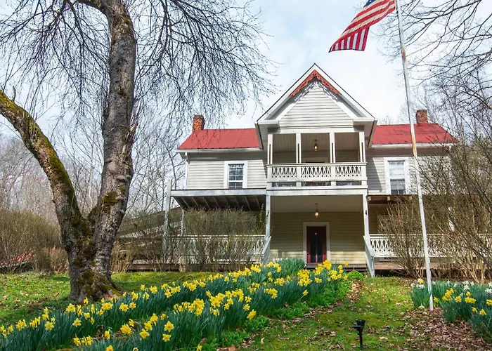 Moore House Inn & Cabins Marlinton