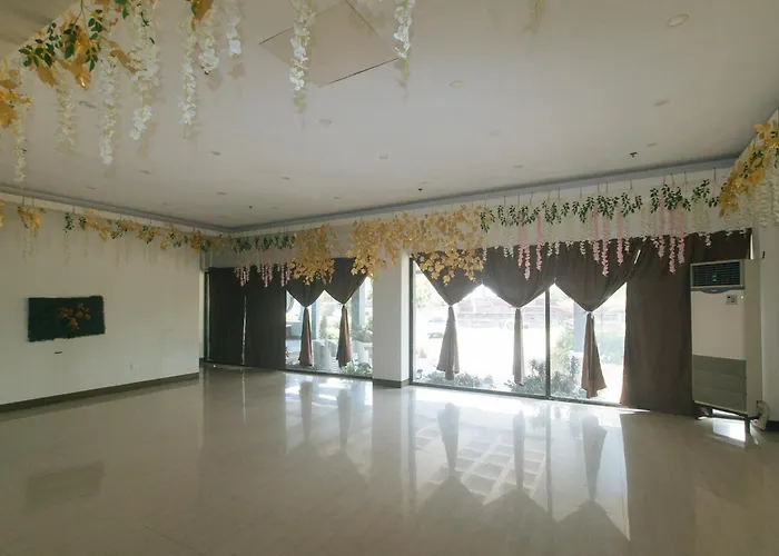 Reddoorz @ Arrs Hotel & Resort Tagum