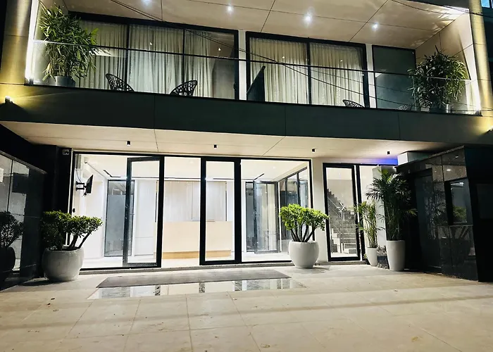 The Lodgers Luxury Hotel Near Golf Course Road Gurgaon