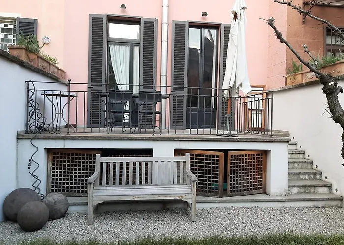 Casa Mari - Free Secure Parking, Breakfast, Private Bathroom, Wifi, Garden, Aircon, 5 Min Walk To Metro And Train Station Milan