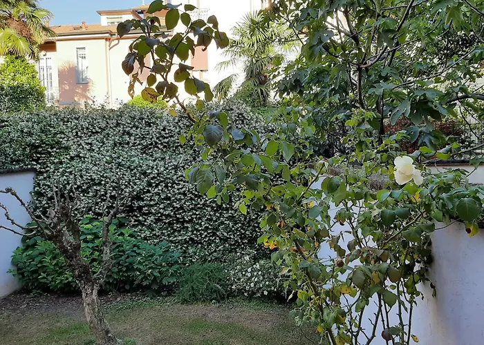 Casa Mari - Free Secure Parking, Breakfast, Private Bathroom, Wifi, Garden, Aircon, 5 Min Walk To Metro And Train Station Milan